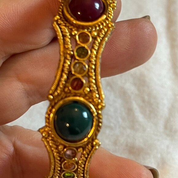 Indian gold-toned hinged bangle with crystals and green/red stones, screw close - Picture 8 of 13